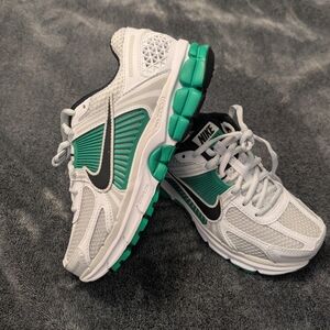 Nike Vomero 5 Running Sneakers Sz 6